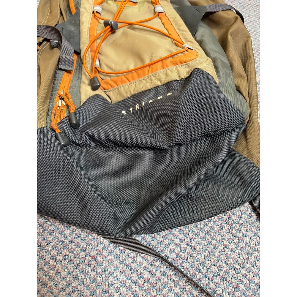 The North Face Brown One Shoulder Striker Backpack - Picture 3 of 7